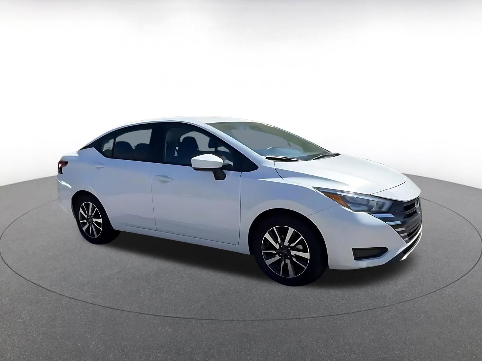 Used 2025 Nissan Versa SV video 2