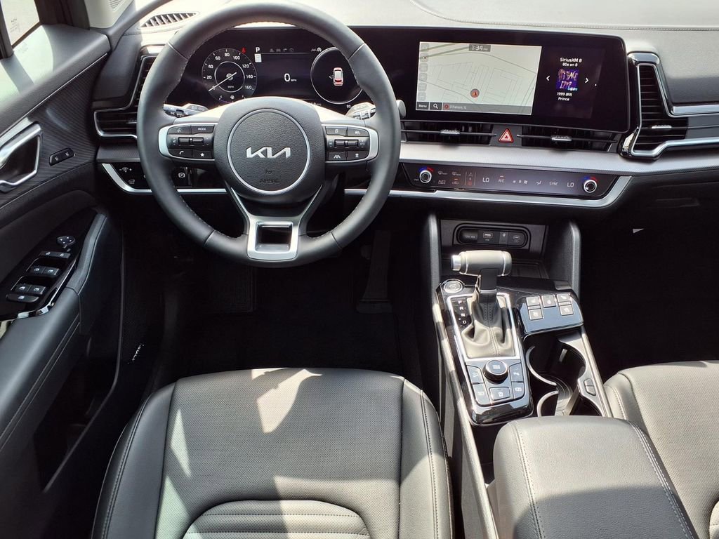 Used 2025 Kia Sportage SX image 3