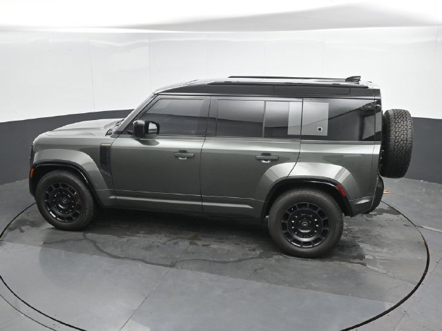 Used 2025 Land Rover Defender 110 AWD/4WD image 27
