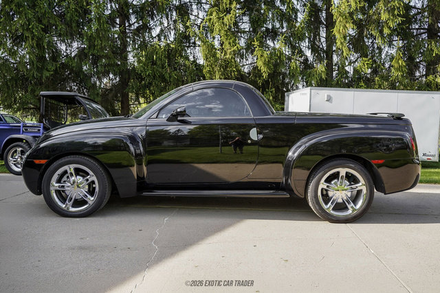 Used 2005 Chevrolet SSR w/ Preferred Equipment Group RWD image 22