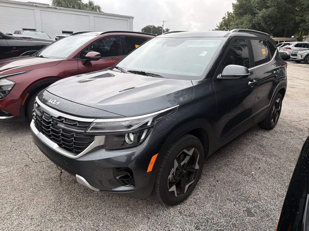 Used 2025 Kia Seltos EX w/ EX Sunroof Package FWD image 3
