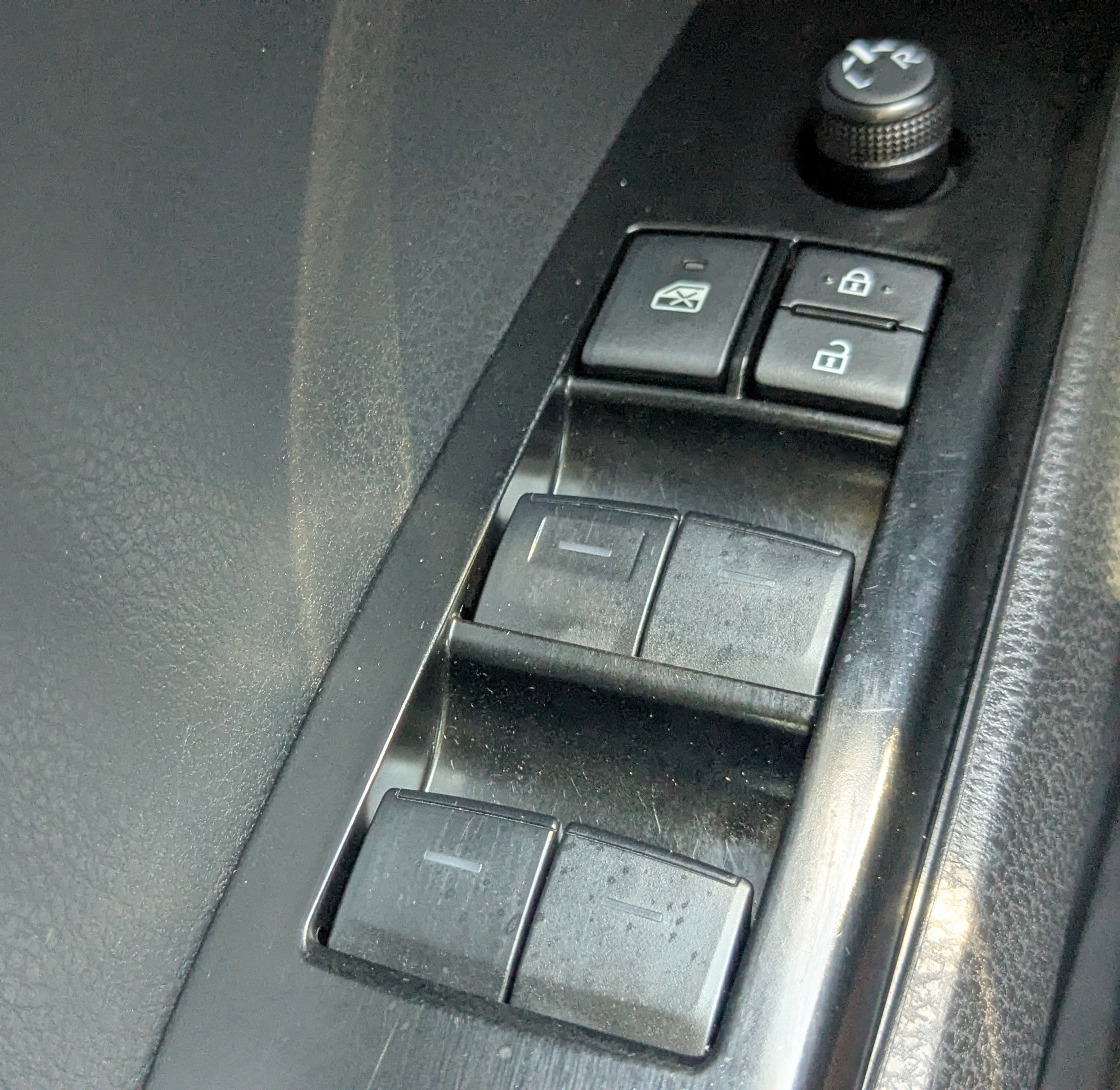 Used 2025 Toyota Camry LE FWD image 28