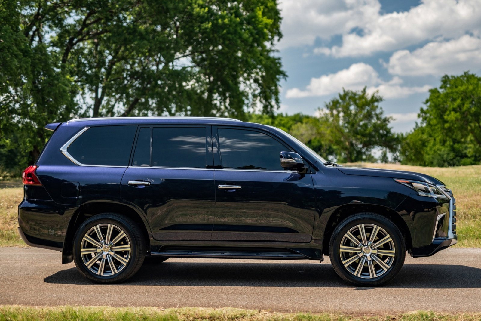 Used 2017 Lexus LX 570 4WD w/ Luxury Package image 8