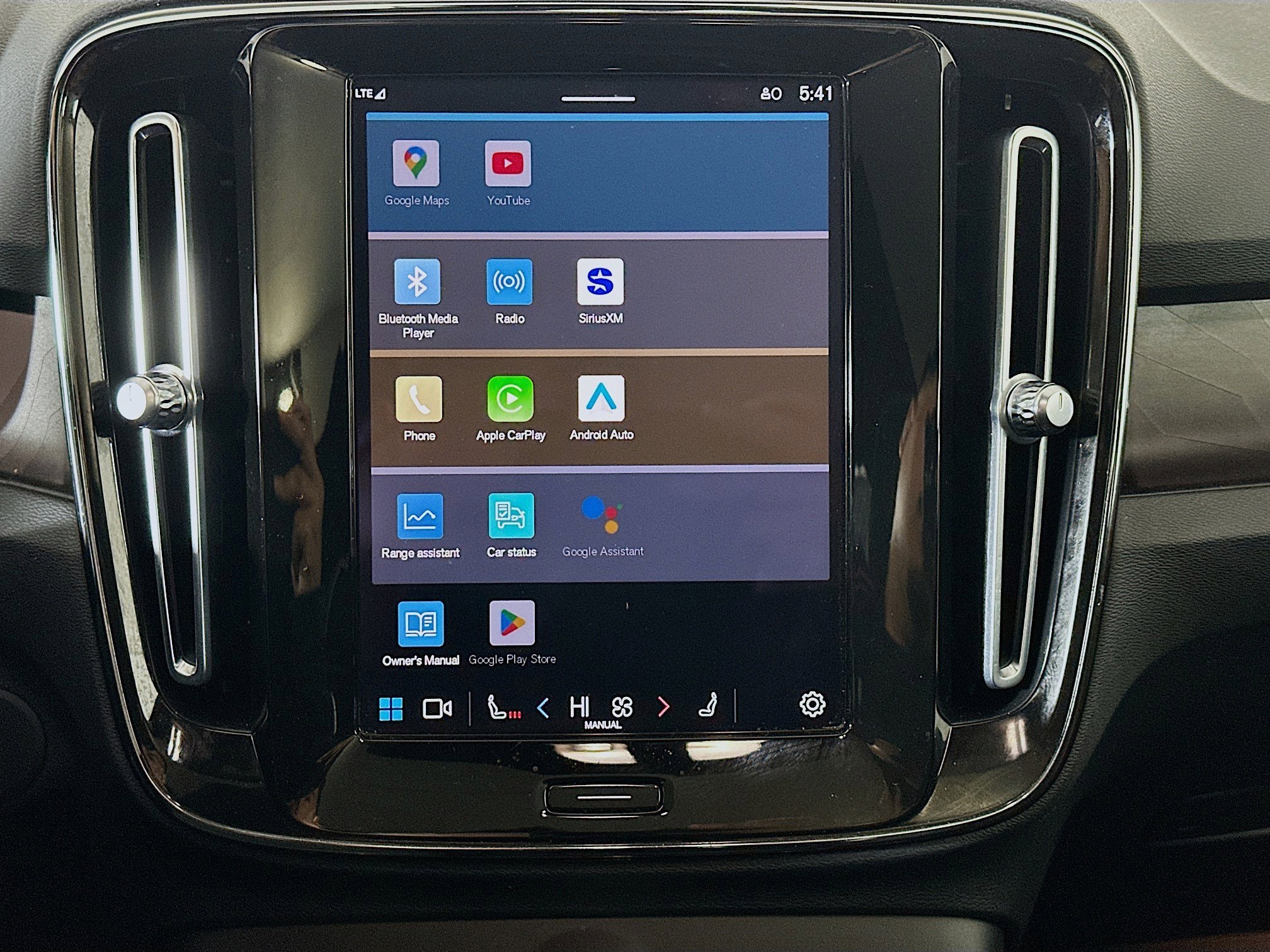 Used 2023 Volvo C40 P8 Recharge Plus AWD/4WD image 21