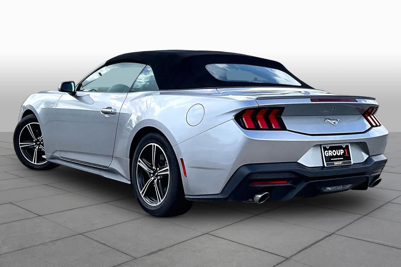 Used 2025 Ford Mustang Premium RWD image 10