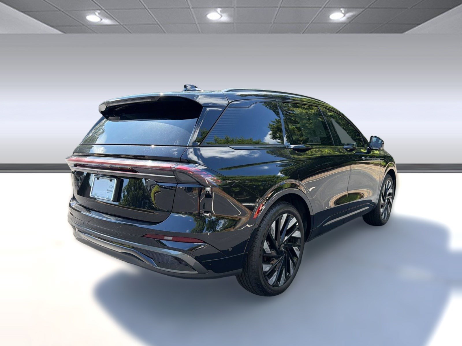 Used 2024 Lincoln Nautilus Reserve w/ Equipment Group 202A AWD/4WD image 9