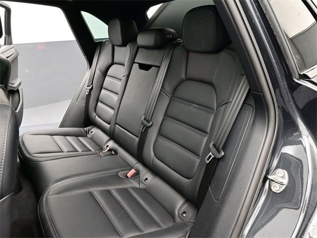 Used 2025 Porsche Macan image 17