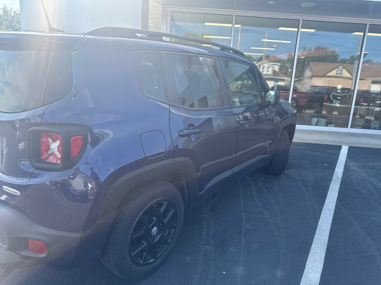 Used 2021 Jeep Renegade Latitude w/ Sun & Sound Group FWD image 5