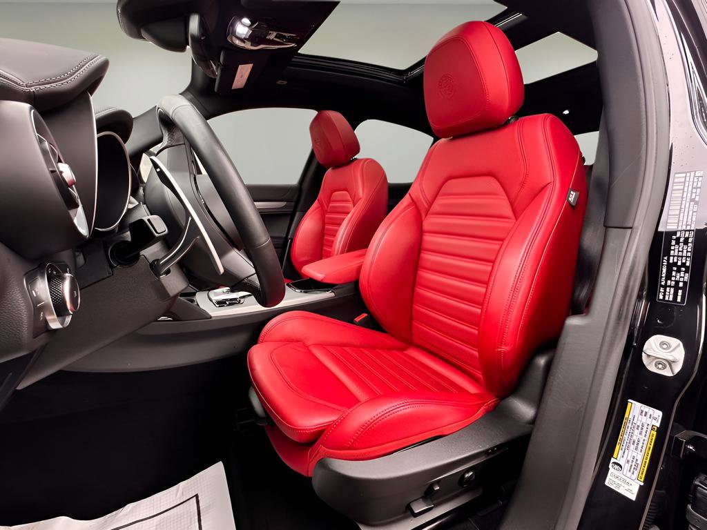 Used 2025 Alfa Romeo Stelvio Sprint image 8