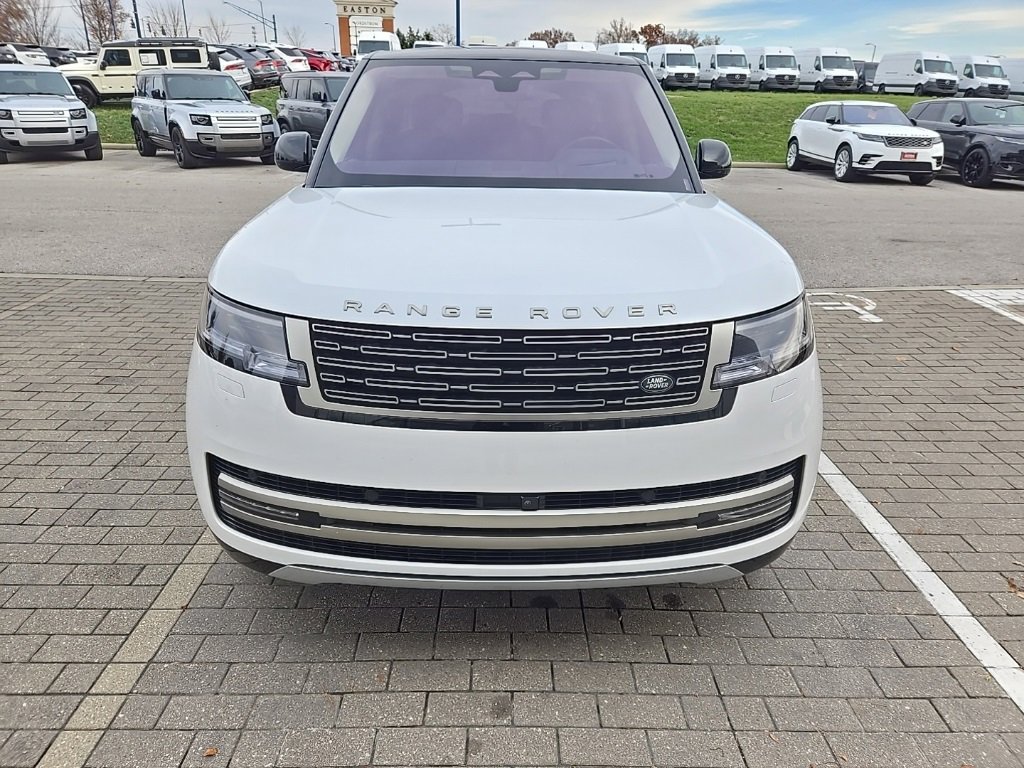 Used 2023 Land Rover Range Rover SE image 3