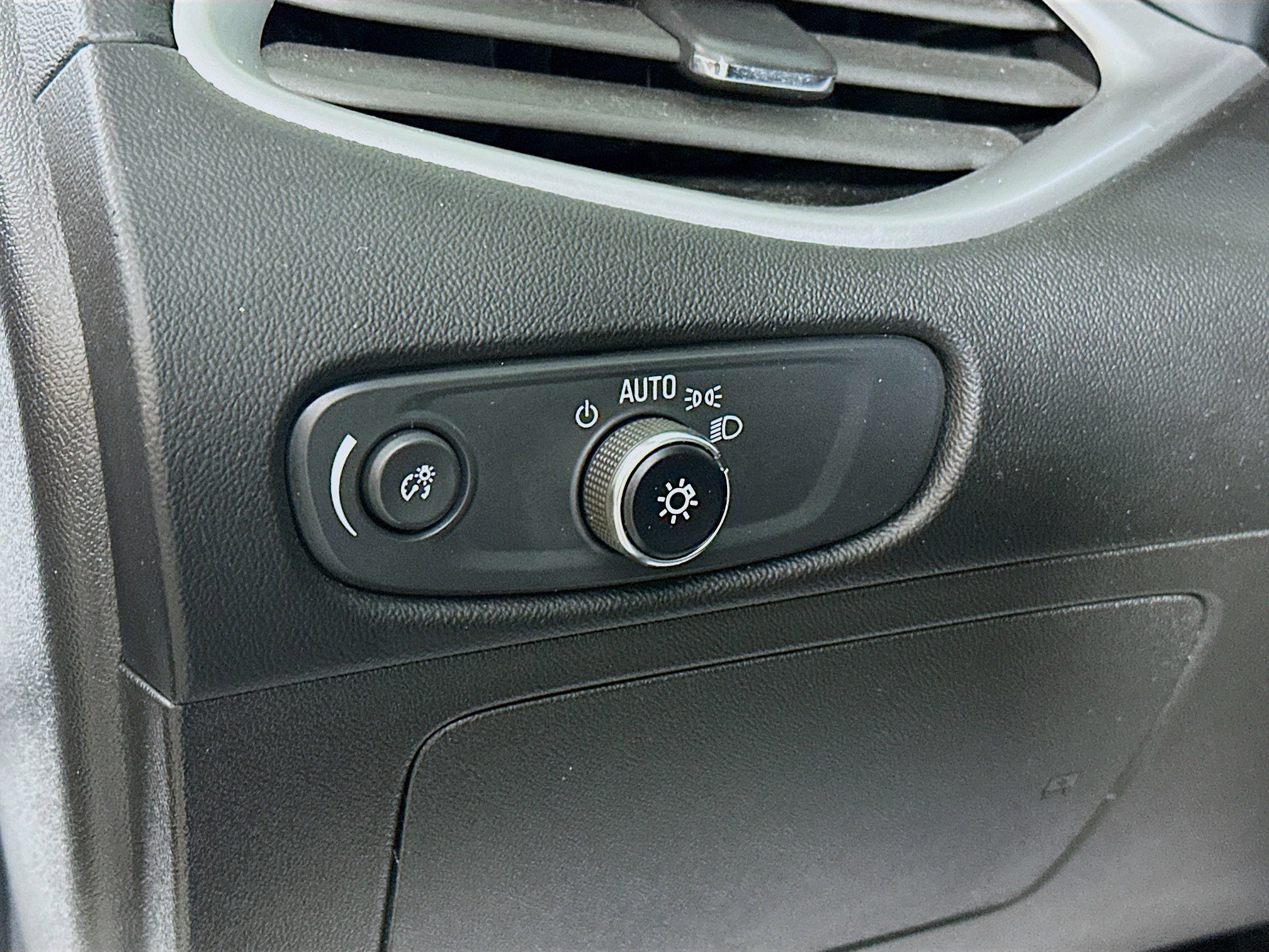 Used 2024 Chevrolet Malibu LT image 10