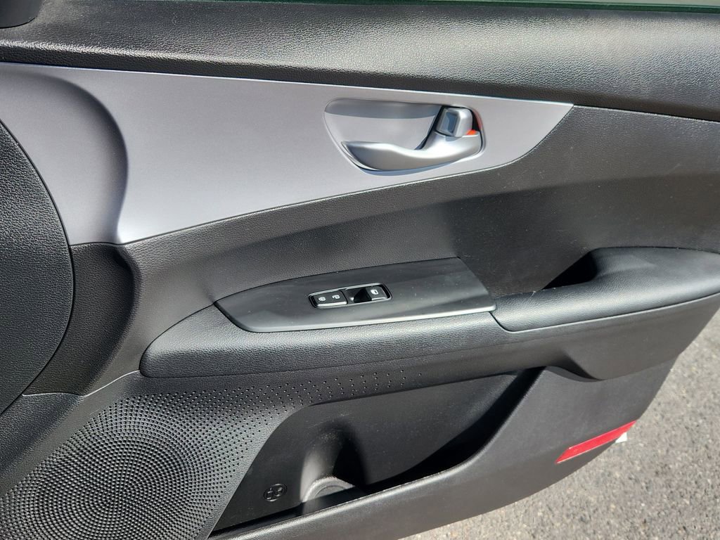 Used 2023 Kia Forte LXS image 13