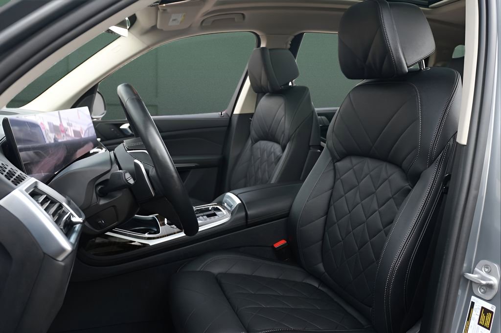 Used 2025 BMW X7 xDrive40i image 2