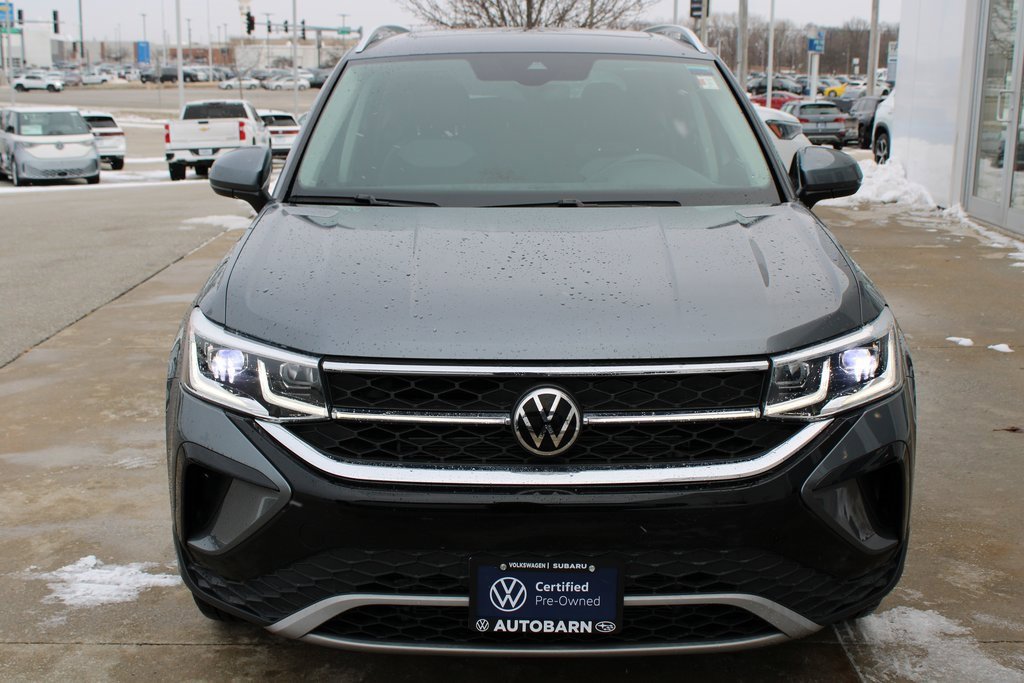 Certified 2022 Volkswagen Taos SEL image 2