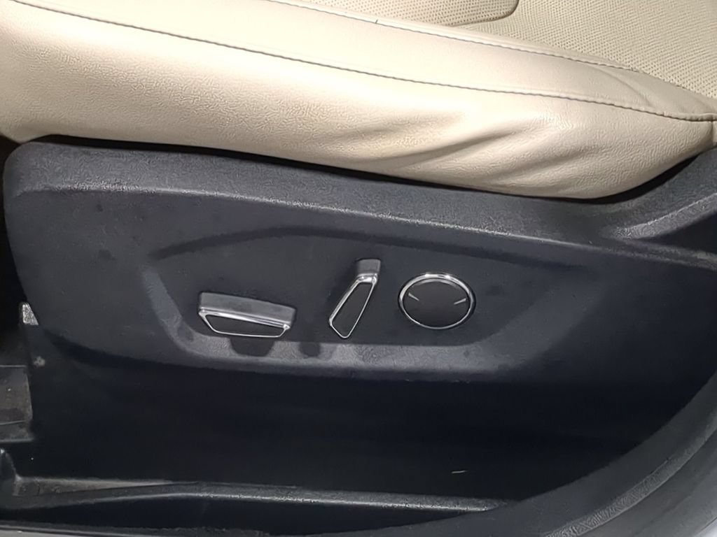 Used 2018 Ford Edge Titanium w/ Equipment Group 301A AWD/4WD image 17