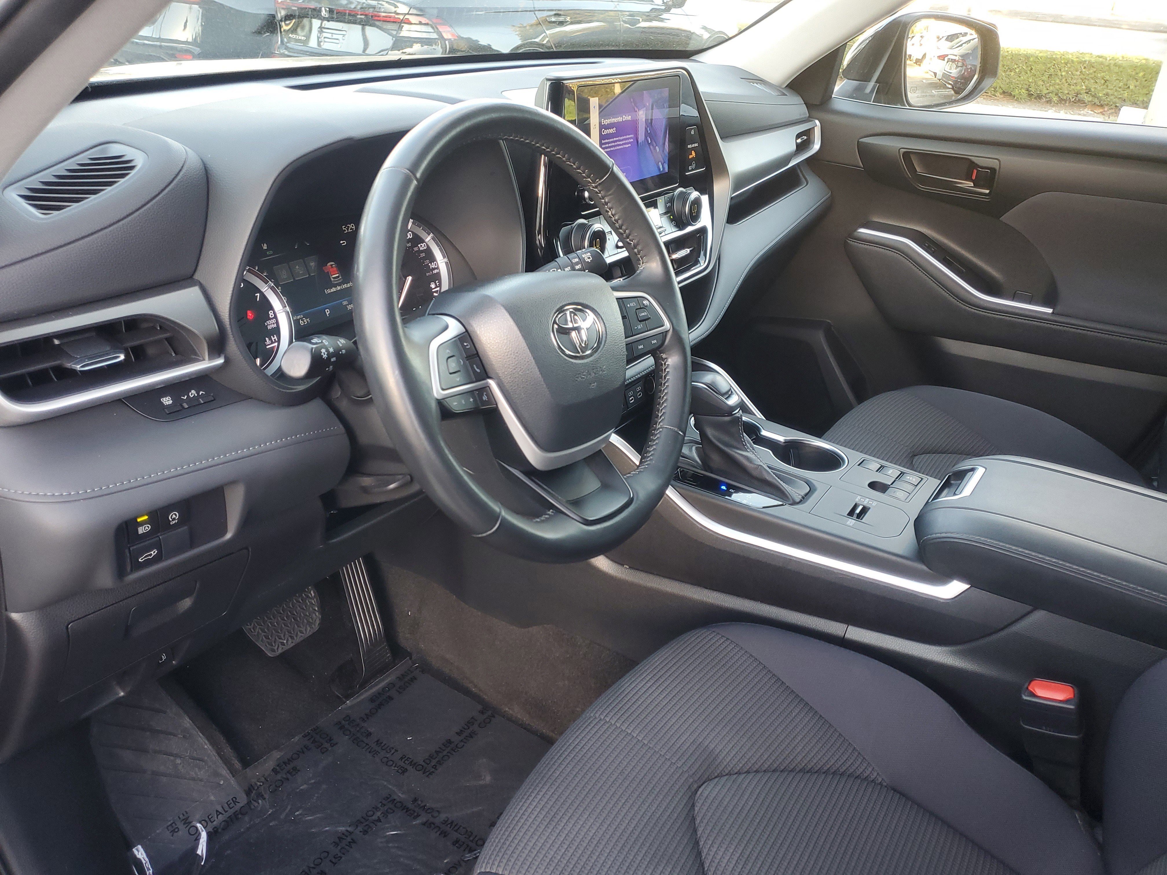 Used 2023 Toyota Highlander LE image 18