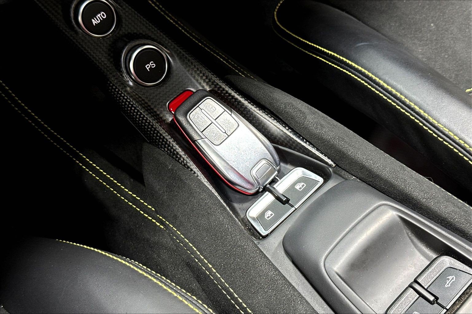 Used 2023 Ferrari F8 Spider RWD image 29