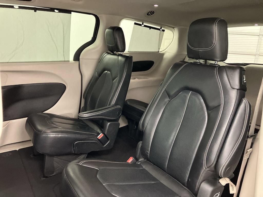 Used 2022 Chrysler Pacifica Touring-L FWD image 14