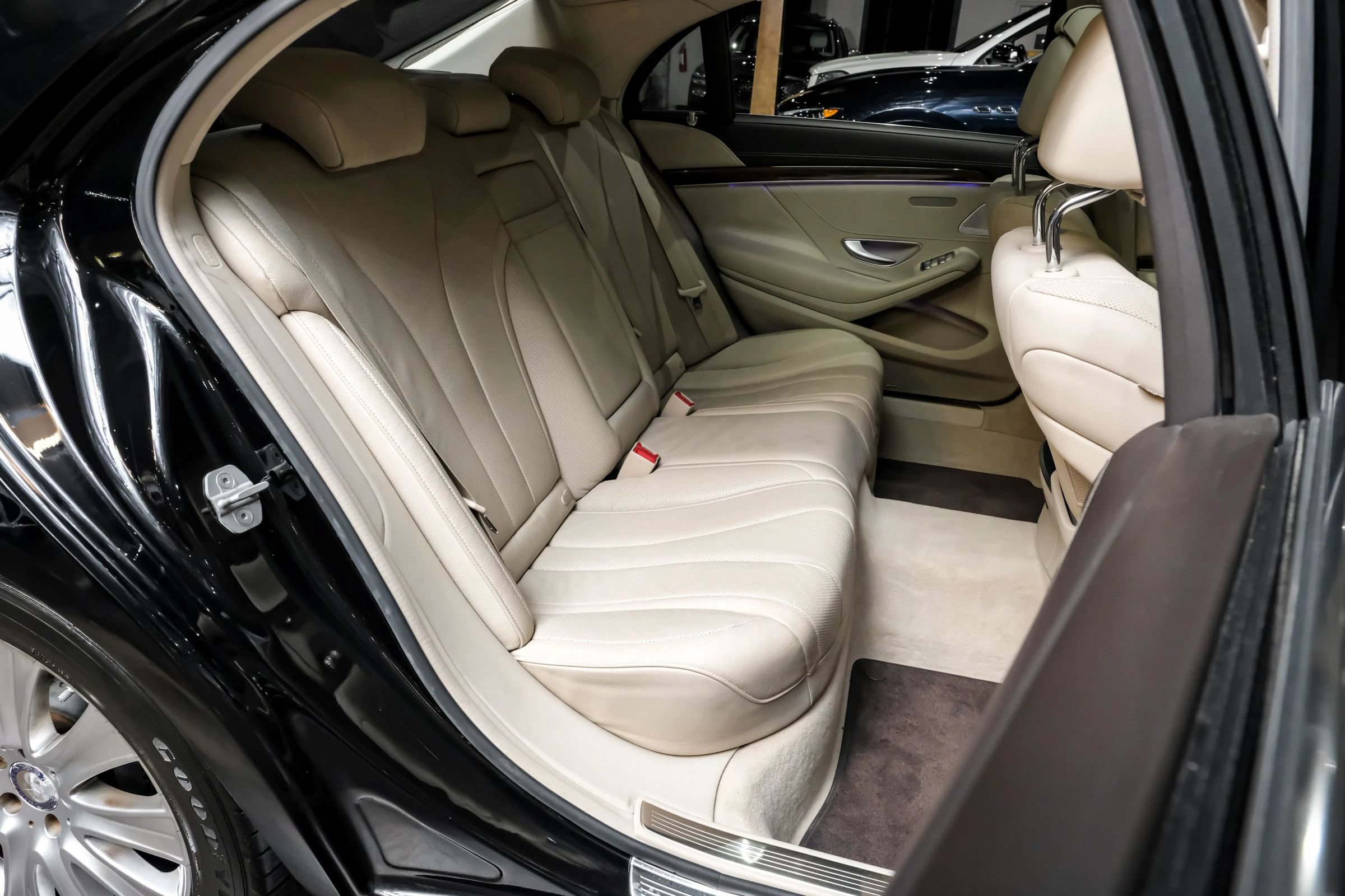 Used 2015 Mercedes-Benz S 550 Sedan image 36