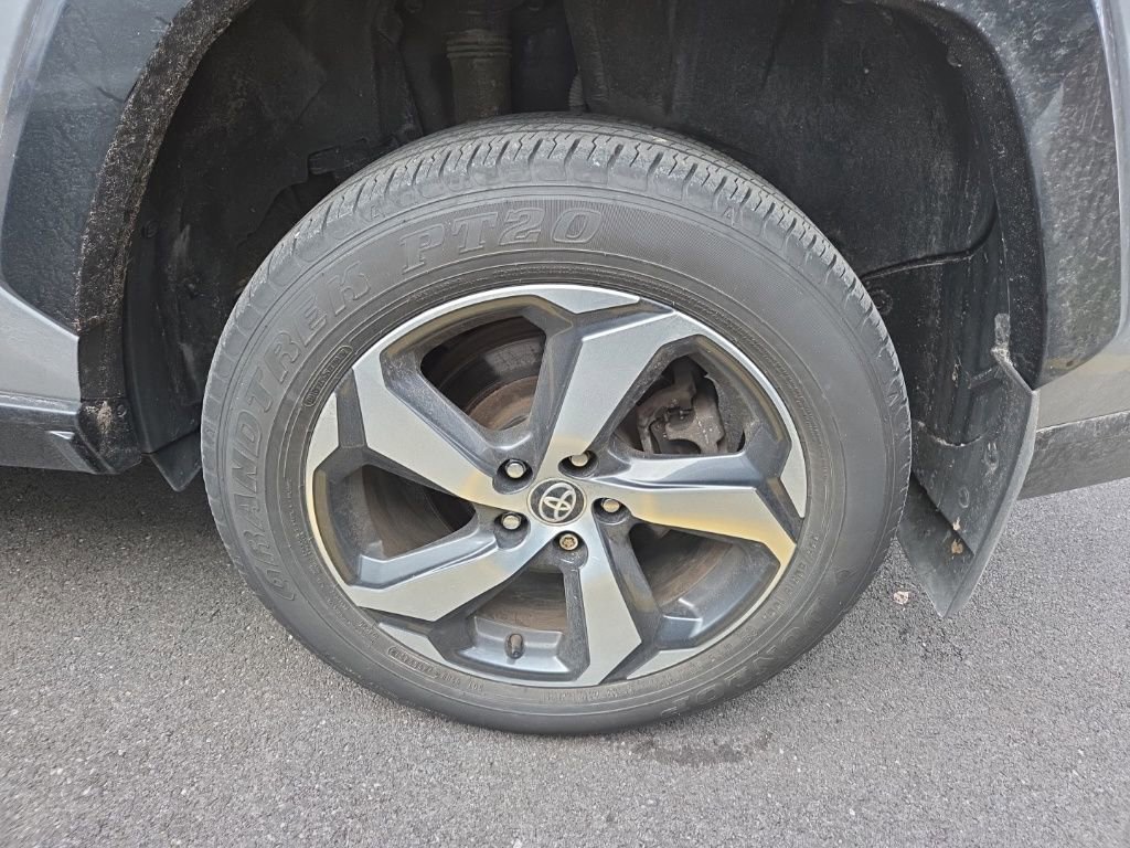 Used 2021 Toyota RAV4 SE w/ Weather & Moonroof Package image 14