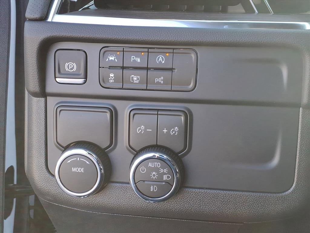 New 2026 Chevrolet Suburban Premier image 9