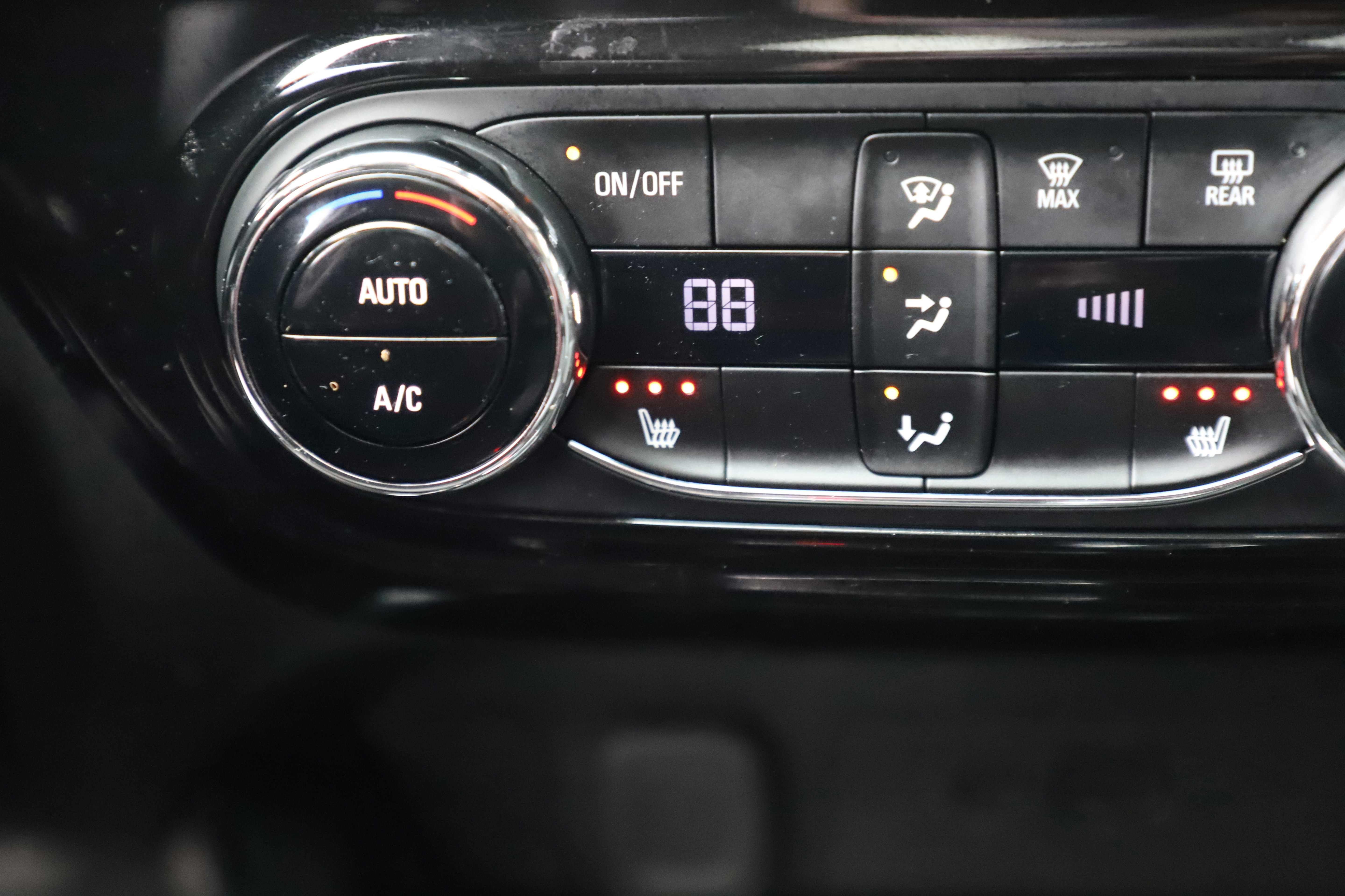 Used 2024 Chevrolet Trax ACTIV w/ Sunroof Package image 25