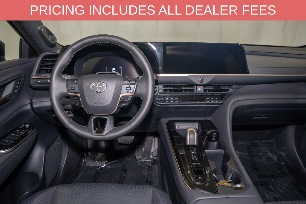 Used 2026 Toyota Crown Platinum AWD/4WD image 7