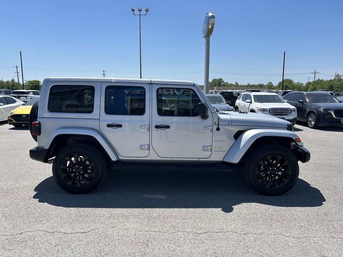 Used 2023 Jeep Wrangler Unlimited Sahara w/ Cold Weather Group AWD/4WD image 3