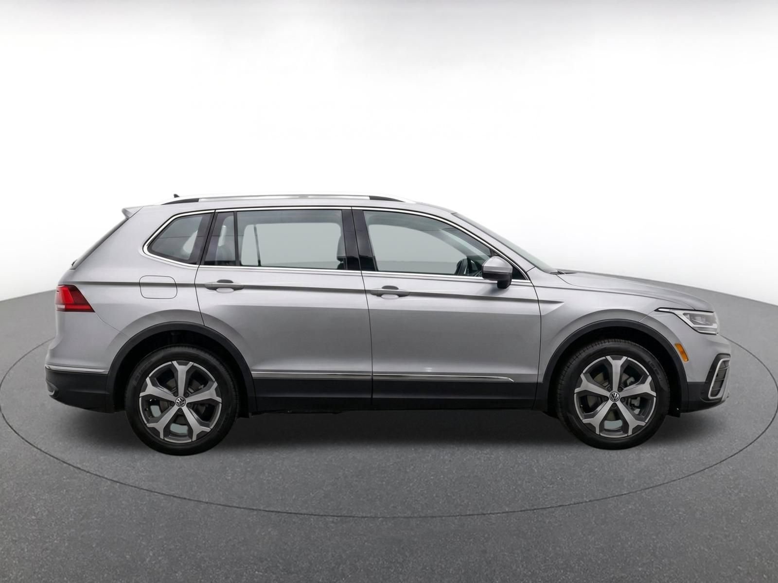 Used 2026 Volkswagen Tiguan SE AWD/4WD image 21