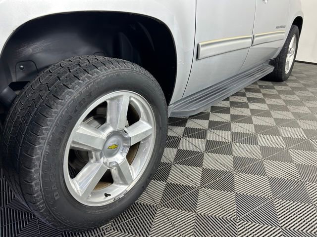 Used 2010 Chevrolet Suburban LT AWD/4WD image 6