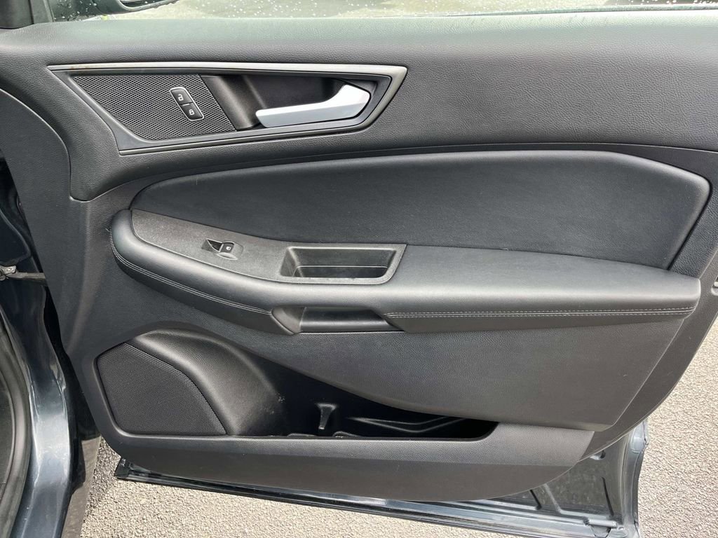 Used 2022 Ford Edge SE w/ Black Appearance Package image 21