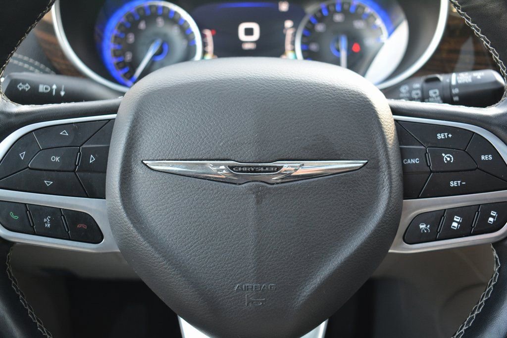 Used 2022 Chrysler Pacifica Limited image 12