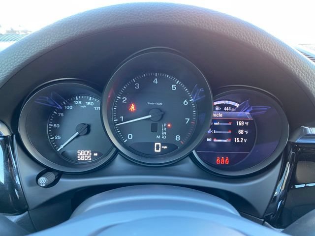 Certified 2025 Porsche Macan AWD/4WD image 12