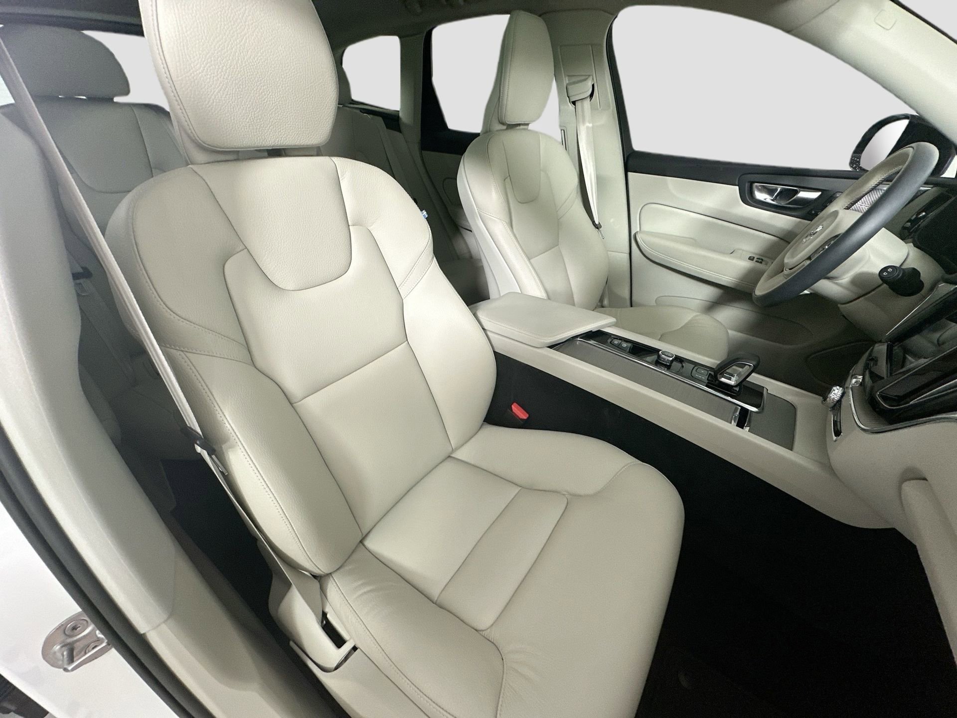 Used 2023 Volvo XC60 B5 Plus w/ Climate Package image 29