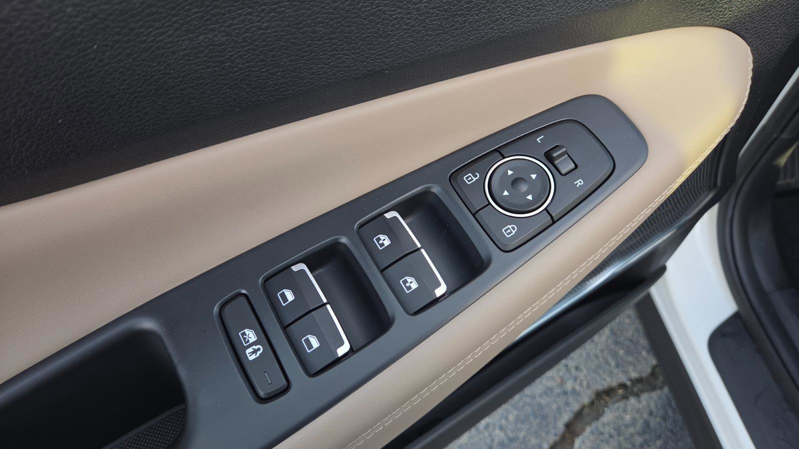 Used 2023 Hyundai Santa Fe SEL w/ Premium Package image 18