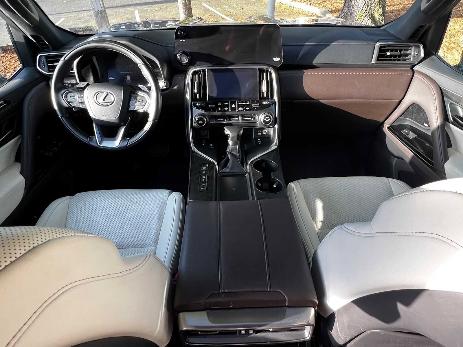 Used 2022 Lexus LX 600 4WD w/ Appearance Package image 36