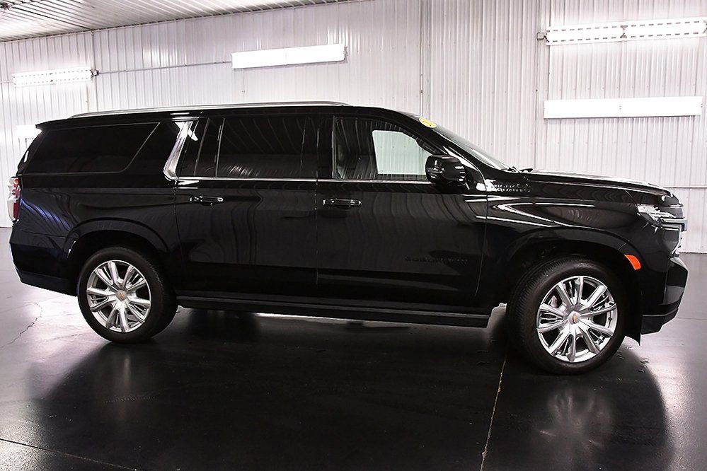 Used 2024 Chevrolet Suburban High Country AWD/4WD image 8