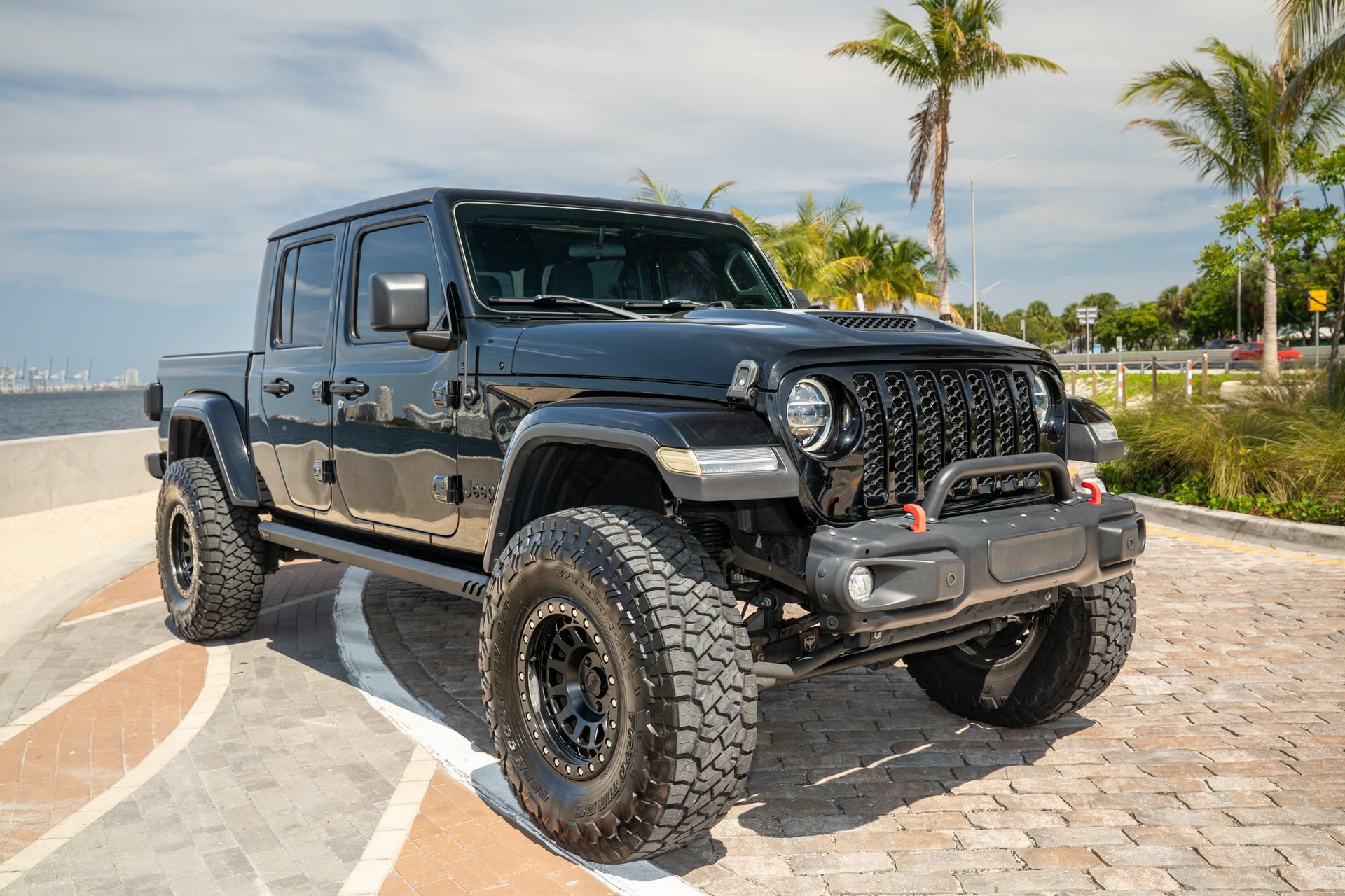 Used 2021 Jeep Gladiator Sport AWD/4WD image 9