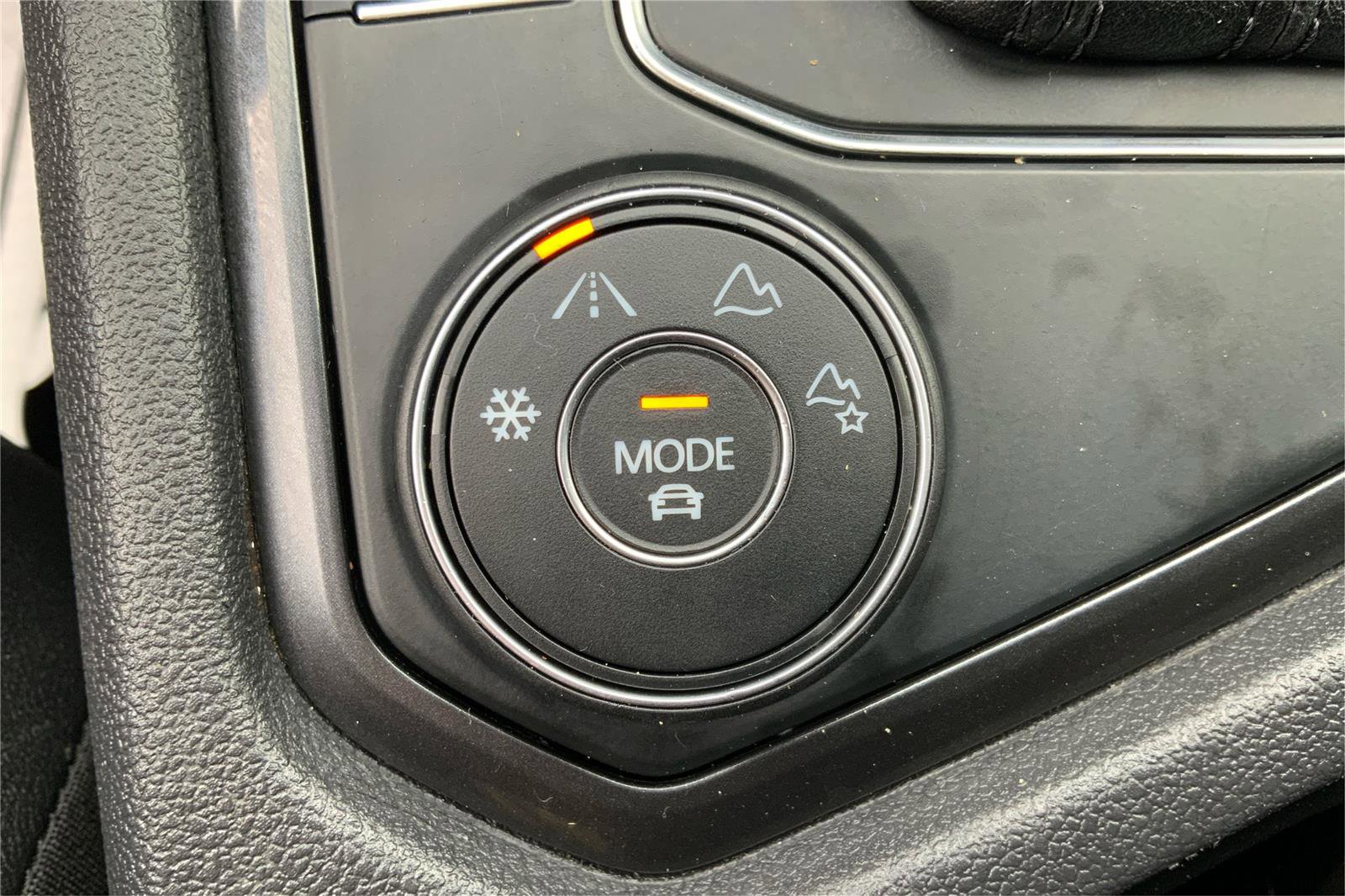 Used 2019 Volkswagen Tiguan SE w/ Panoramic Sunroof Package image 36