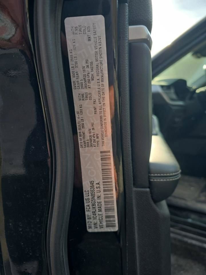 Used 2022 Jeep Grand Cherokee L Limited w/ Black Appearance Package image 31