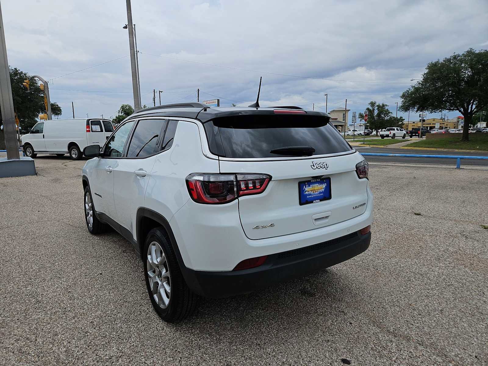 Used 2025 Jeep Compass Limited AWD/4WD image 6