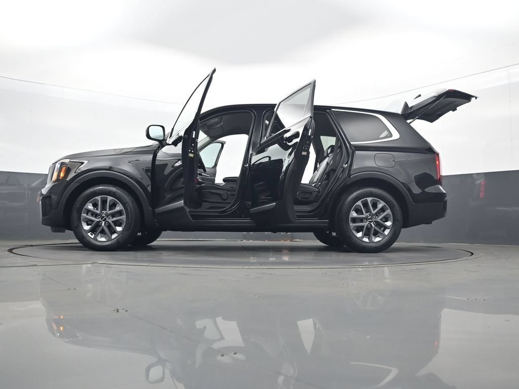 Used 2024 Kia Telluride LX AWD/4WD image 35