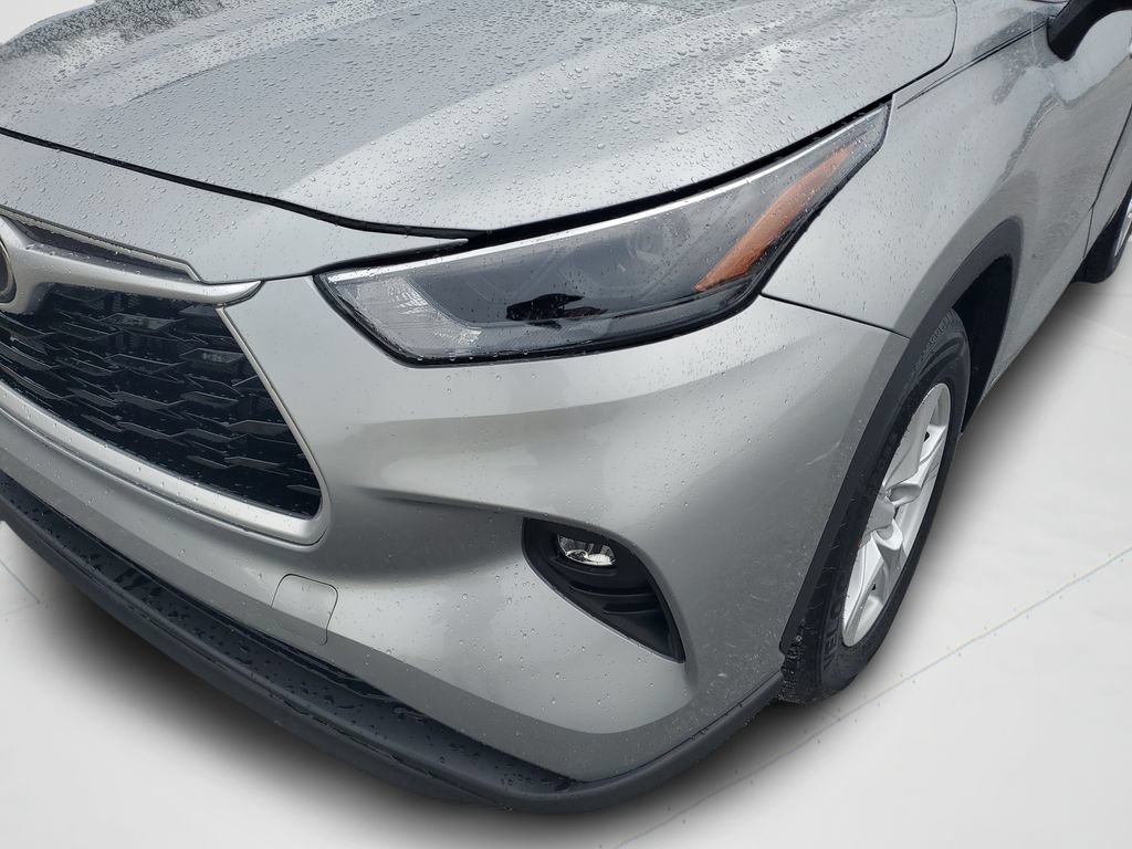 Used 2023 Toyota Highlander LE FWD image 25