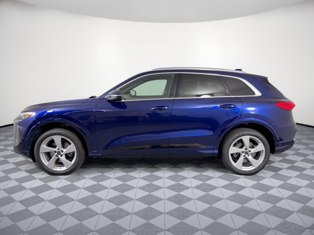 Certified 2025 Audi Q5 Premium AWD/4WD image 2