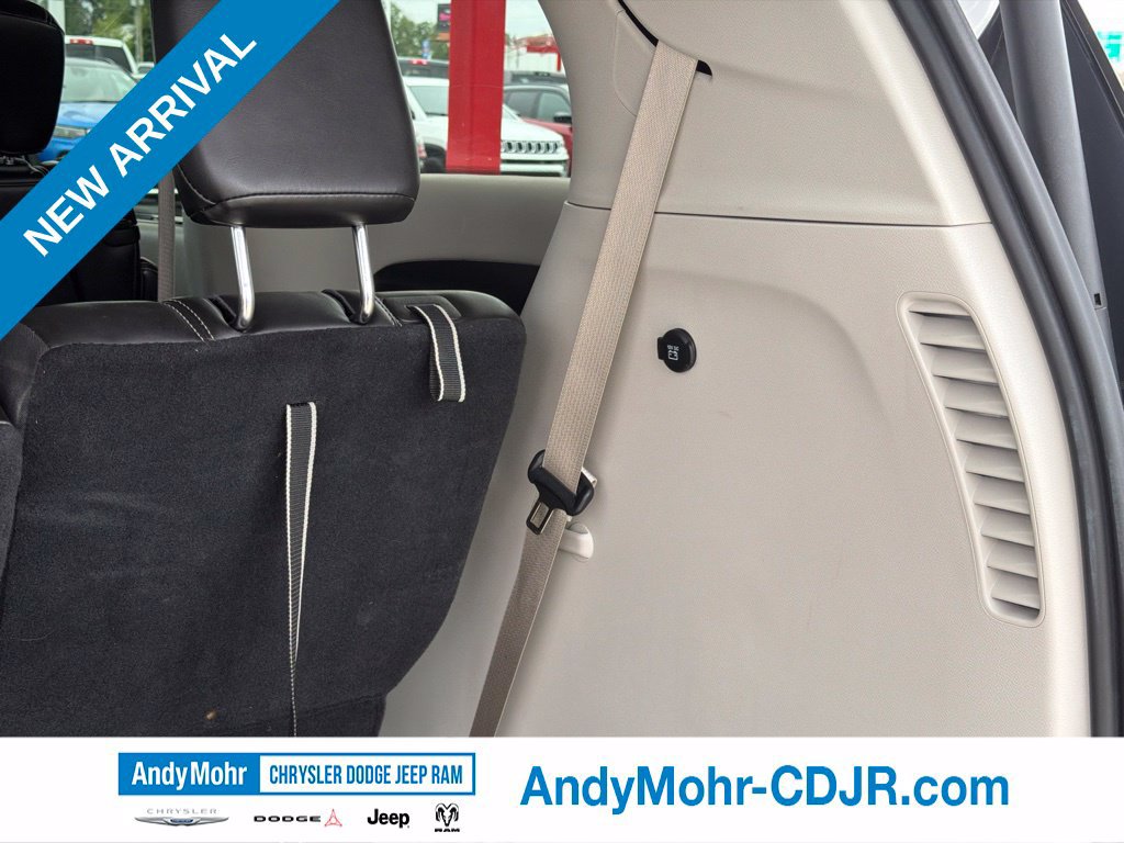 Used 2024 Chrysler Pacifica Touring-L FWD image 23