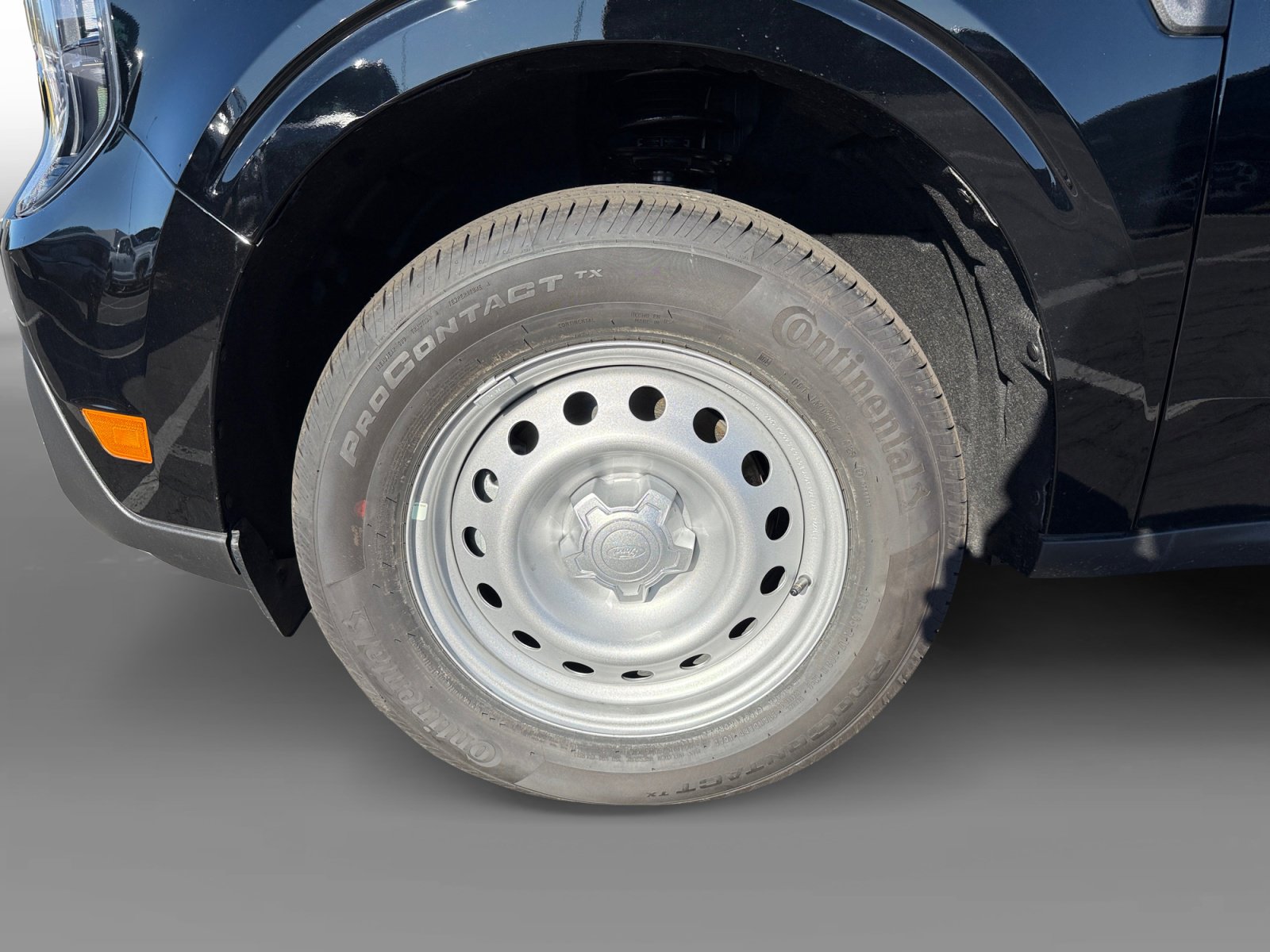 New 2025 Ford Maverick XL image 9