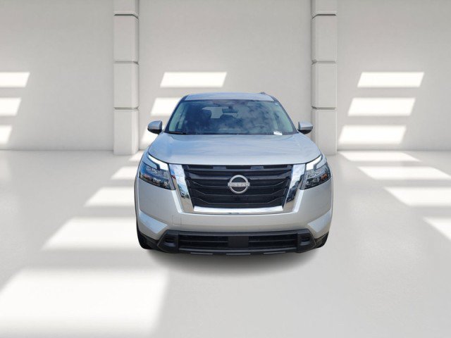 Used 2025 Nissan Pathfinder SV FWD image 2