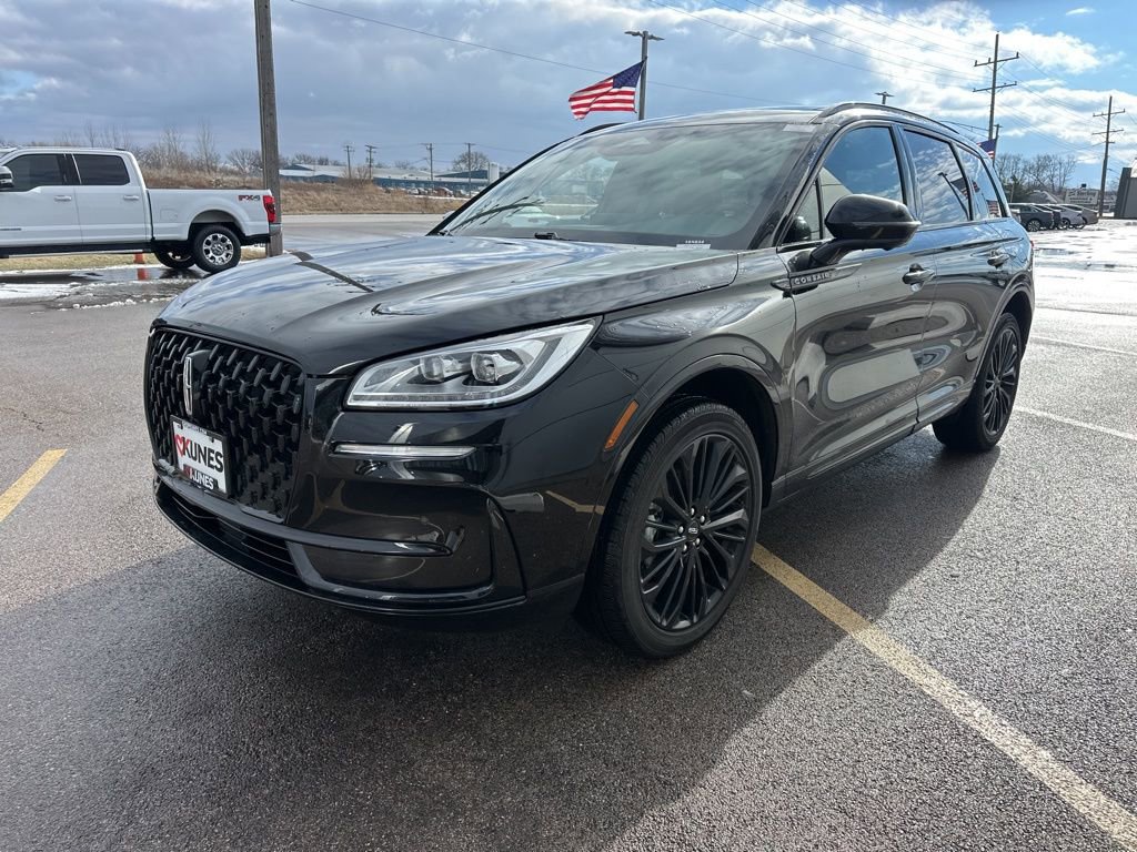 Used 2025 Lincoln Corsair Reserve w/ Jet Appearance Package image 16