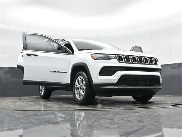Used 2025 Jeep Compass Sport w/ Mopar Graphics Package image 51