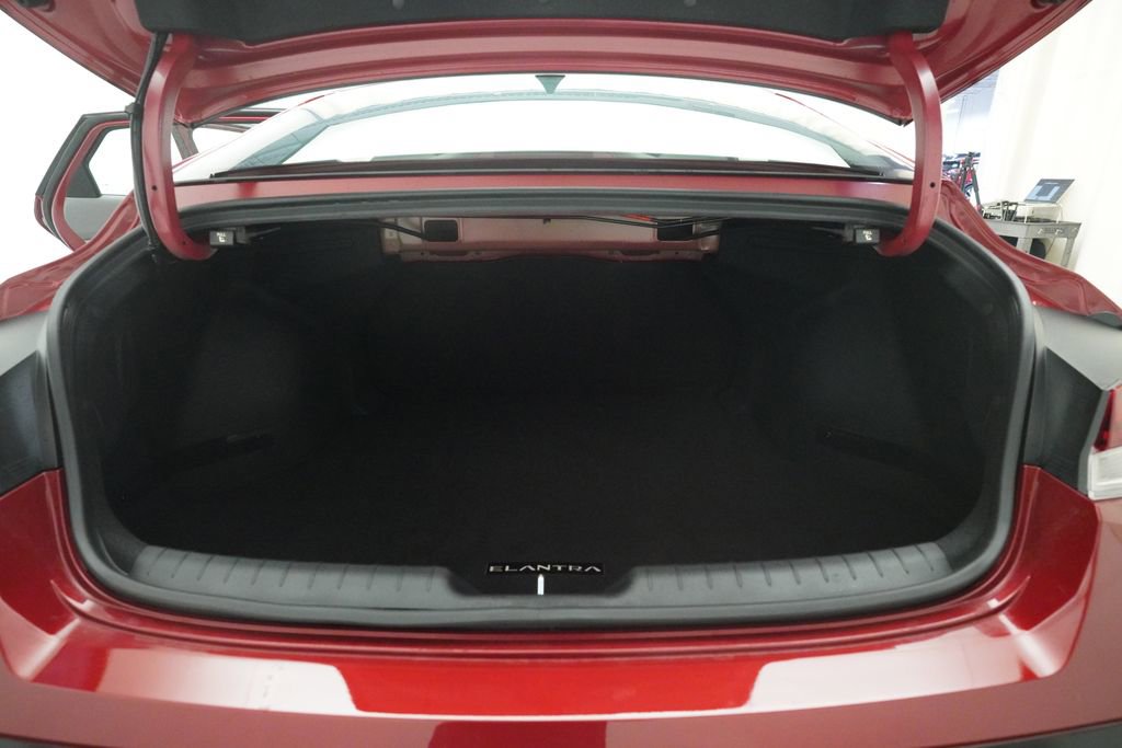 Used 2024 Hyundai Elantra Blue image 10